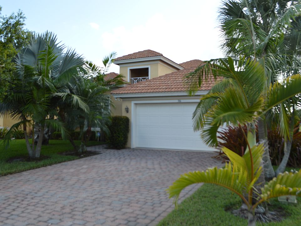 1st image of 386 NW Stratford Ln