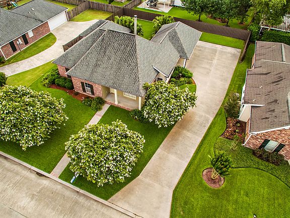 3rd image of 109 Ellington Dr