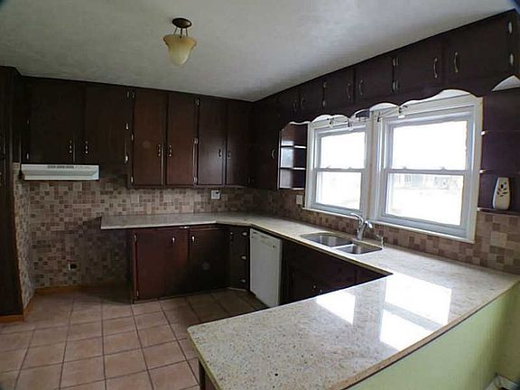 3rd image of 217 James St
