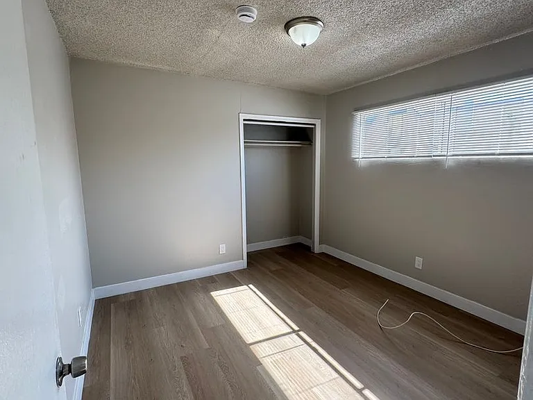 517 W 84th St — Photo 39