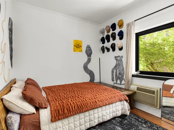 207 East 21st Street image 3 of 5