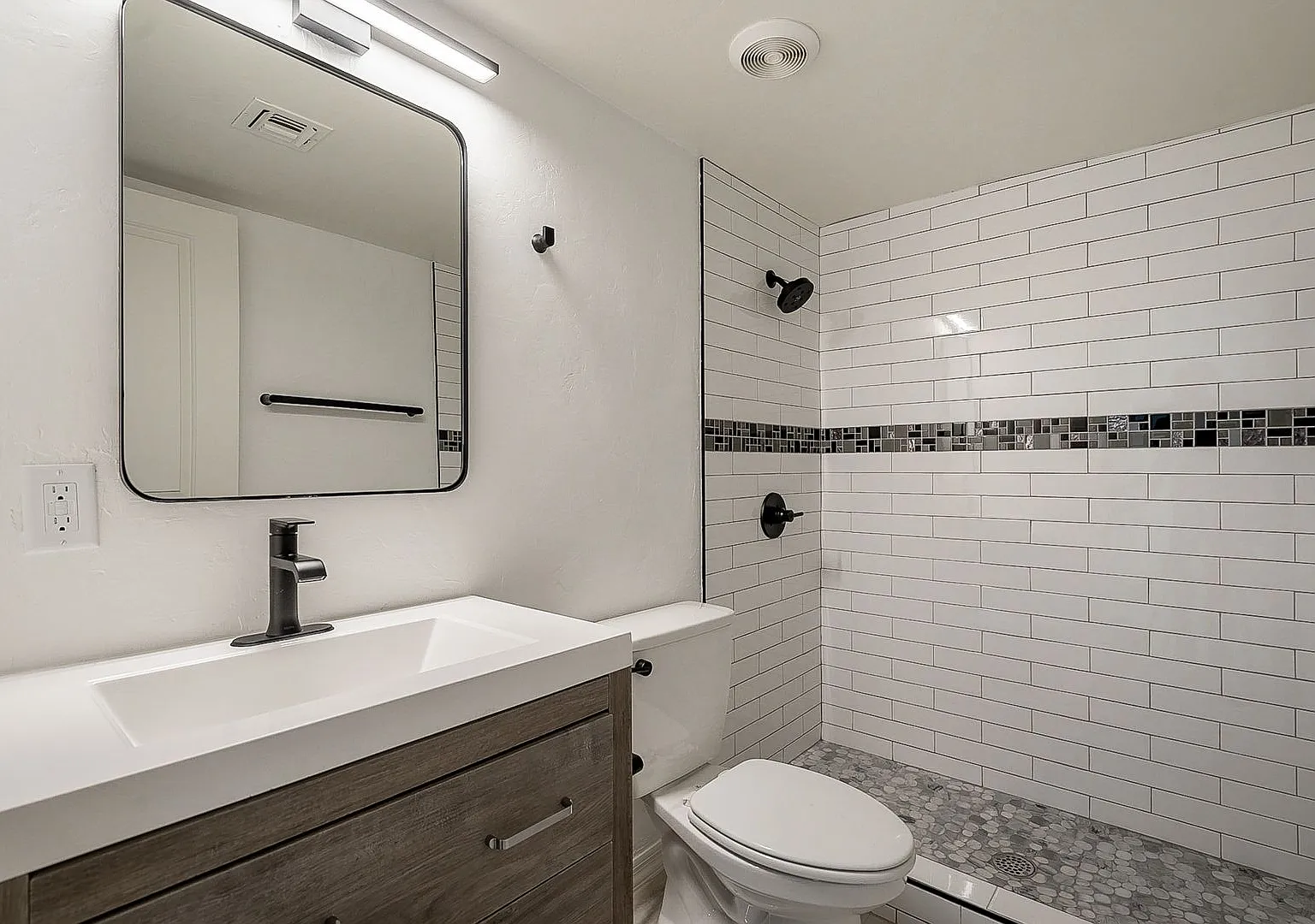 1402 E. Elm St. — Photo 3