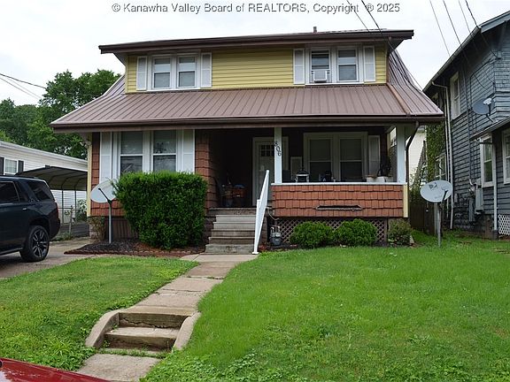 2nd image of 806 Red Oak St