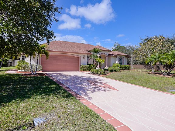 5th image of 2300 SE Rock Springs Drive