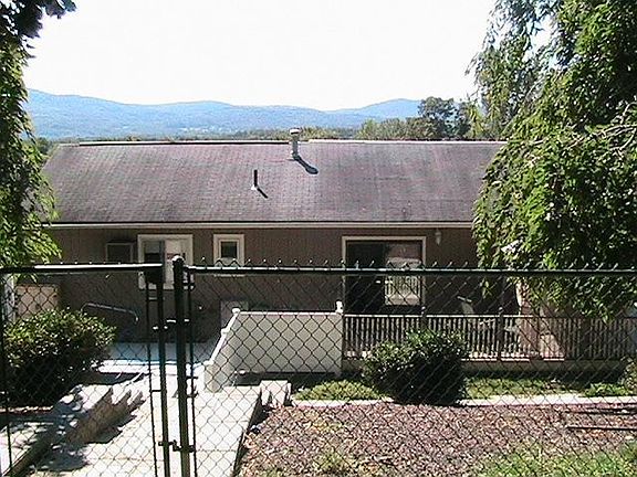 3rd image of 46 Guernsey Dr
