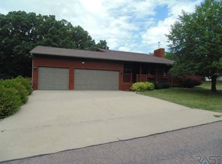 4200 E Thornwood Pl, Sioux Falls, SD 57103