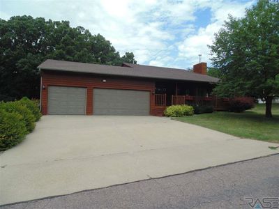 4200 E Thornwood Pl, Sioux Falls, SD, 57103