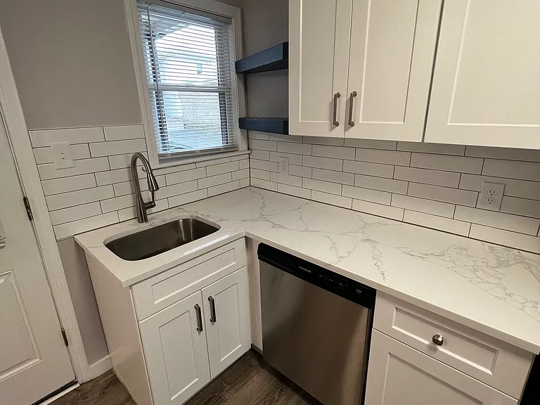 110 Leeds St — Photo 7