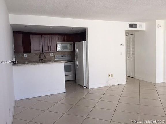 3rd image of 1440 Brickell Bay Dr APT 909