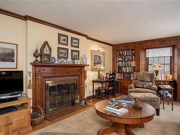 3rd image of 61 N Lincoln Ave
