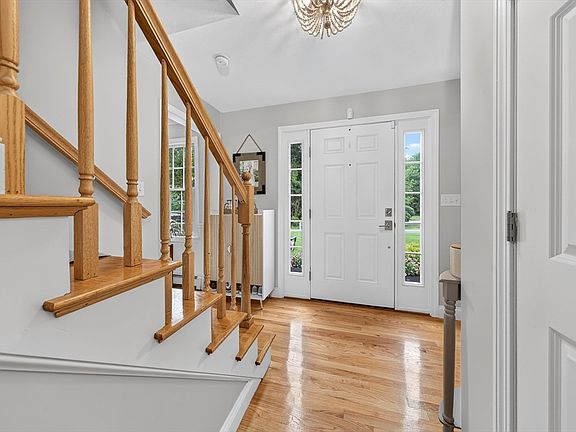 2nd image of 30 Leonard Ln