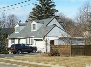 1 Harmony Ct, Syosset, NY 11791