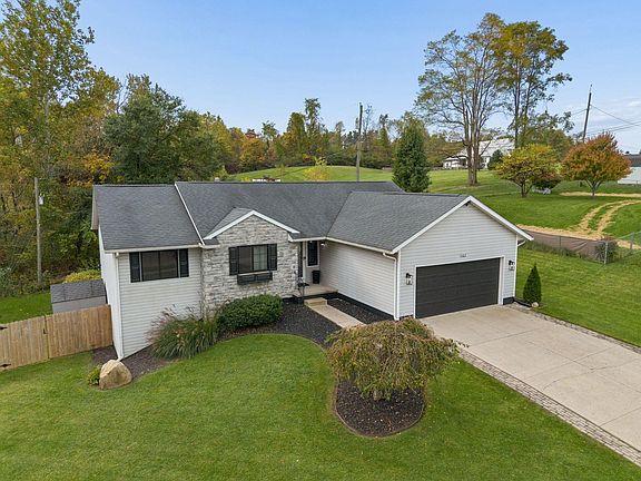 2nd image of 1062 Lizabeth Cir