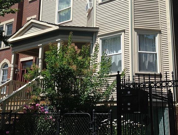 2nd image of 1324 W Diversey Pkwy