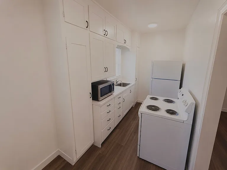 404 S Van Buren St — Photo 1