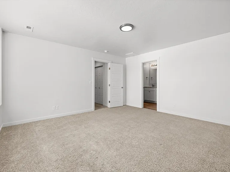 655 N Sevenoaks Ave — Photo 18