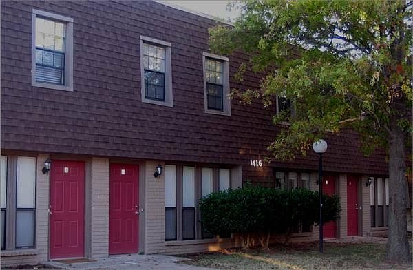 1st image of 1400 E Lindsey St