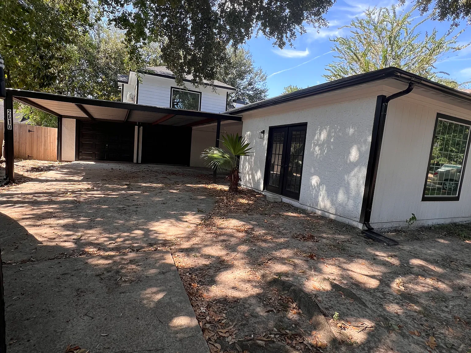 4 bed, 2.5 bath, 2032 sqft, $2,200 — Photo 2