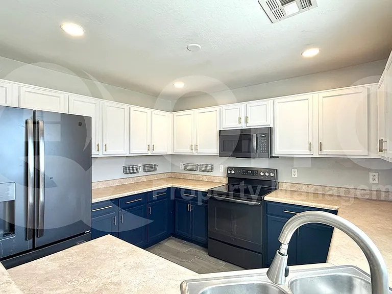 1605 W Central Ave — Photo 6