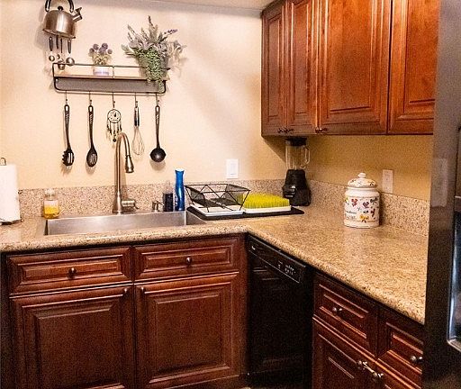 5th image of 1133 Willow Tree Dr Unit A