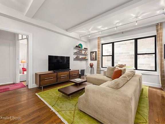 3rd image of 321 W 55th St APT 23
