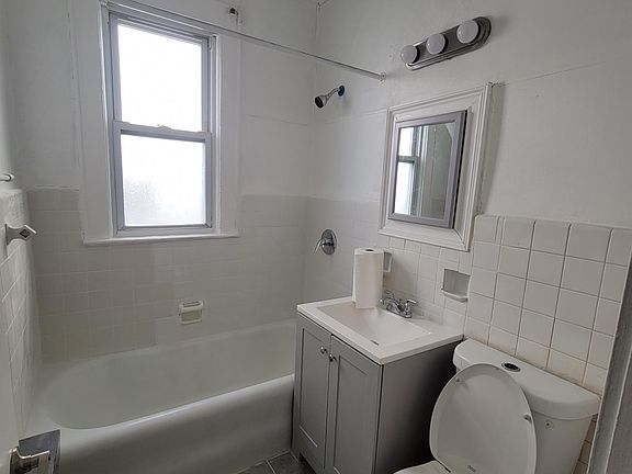 3rd image of 50 Lindsley Pl #1R