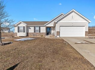 59 Hunters Pointe Dr, Winfield, MO 63389