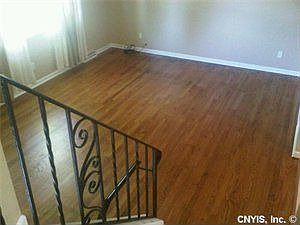 3rd image of 118 Ravenswood Dr