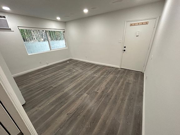 3rd image of 1132 N Coronado St #1