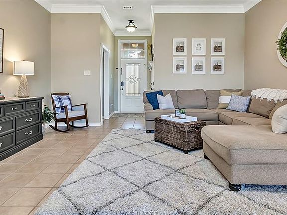 4th image of 8407 Lauren Dr