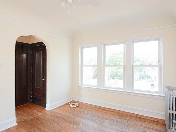 5th image of 2944 N Albany Ave #4