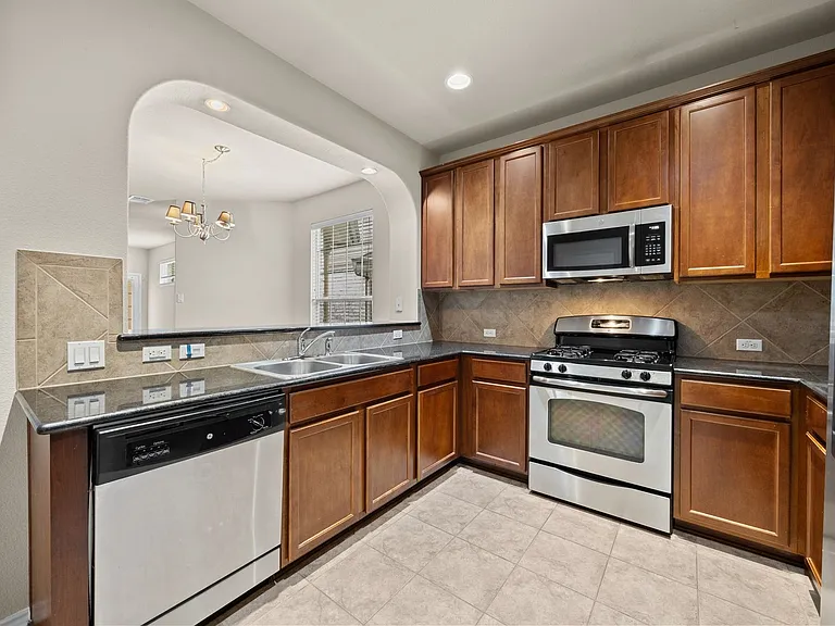 1310 W Parmer Ln #16A — Photo 4
