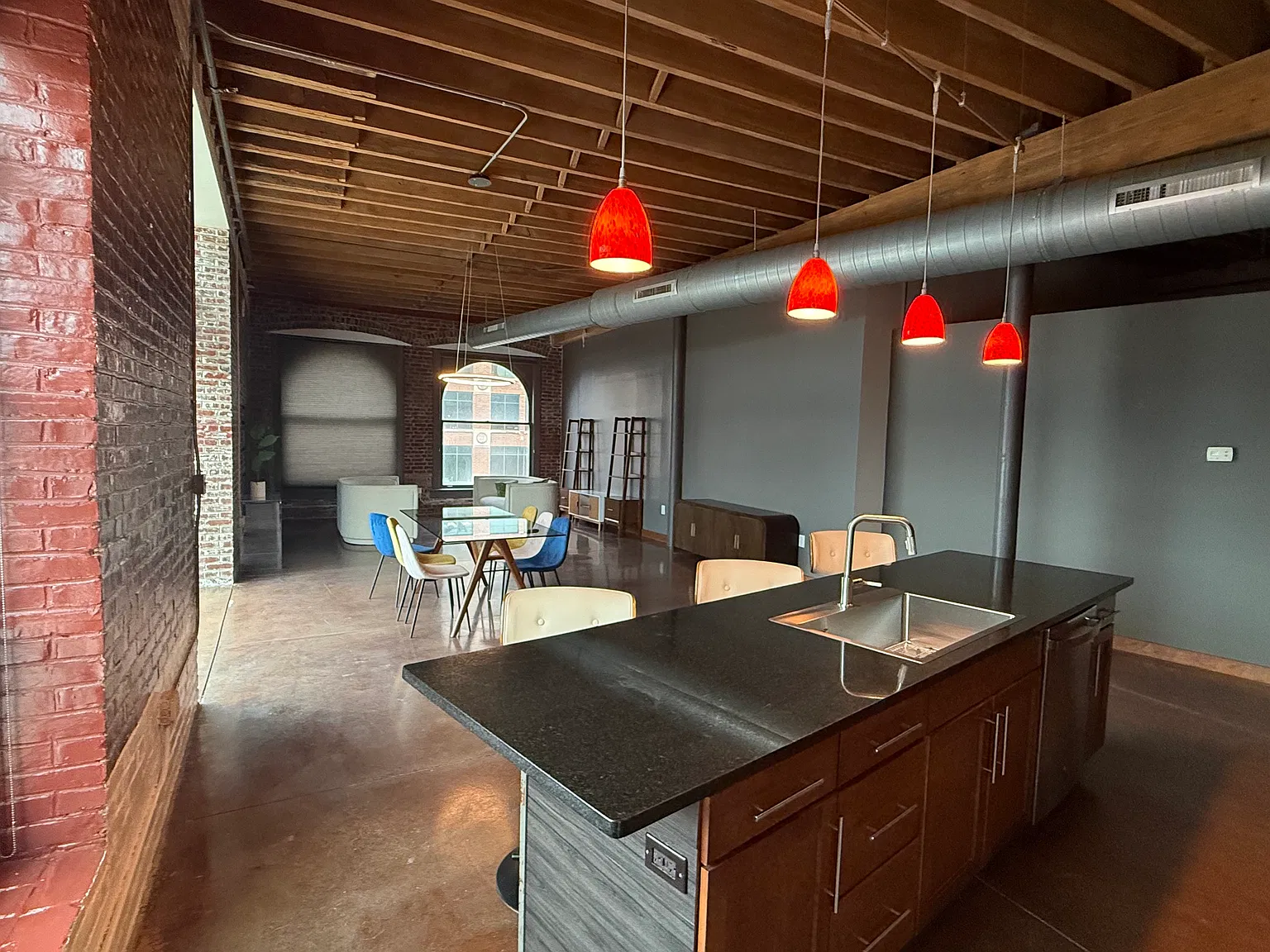 309 E Market St — Photo 2