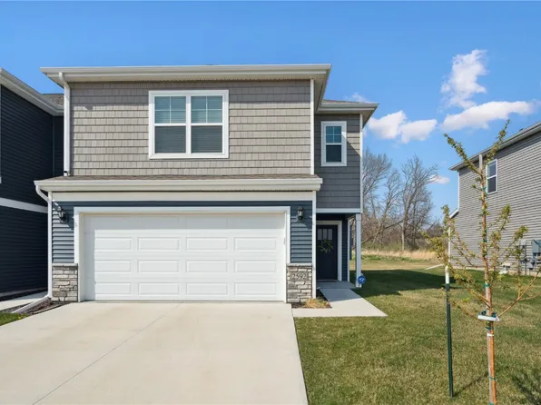 2592 Anne Ln, Hiawatha, IA 52233