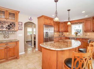 26 Shoreham Rd, Massapequa, NY 11758