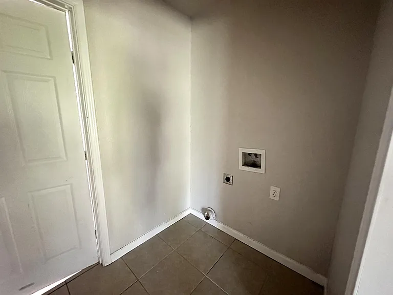 1554 Willowbrook St — Photo 11