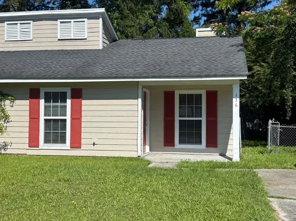 136 Village Ct, Jacksonville, NC 28546
