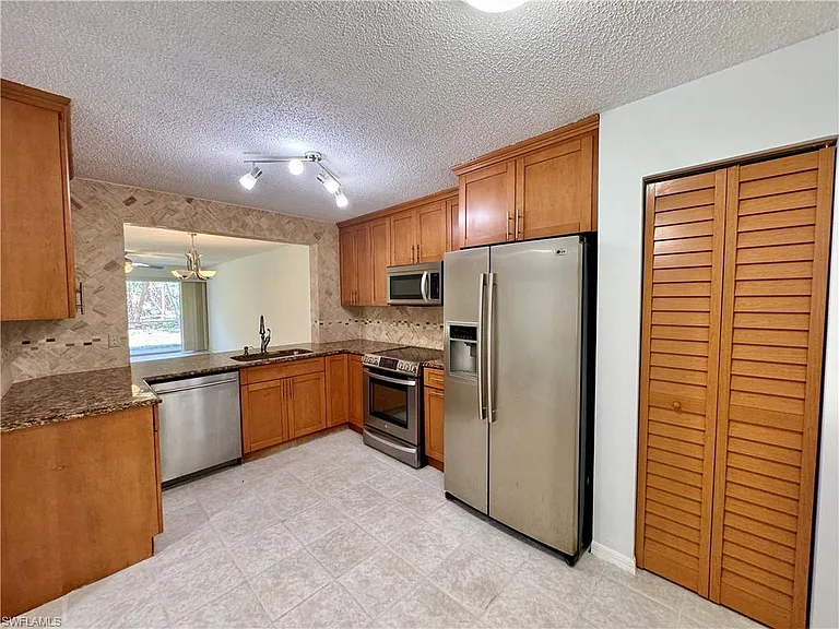 661 Squire Cir #101 — Photo 16
