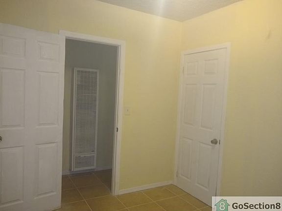 4th image of 620 W 87th St