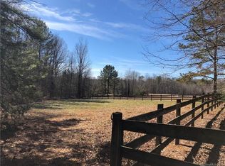 999 Collinsville Rd, Columbus, NC 28722