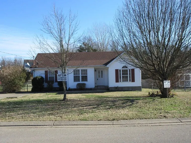 1551 Ridgemont Dr — Photo 2