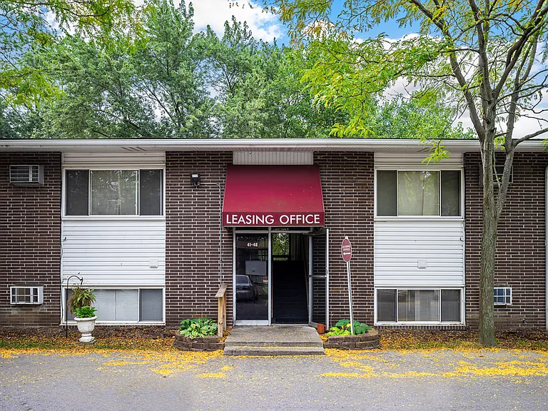 Jackman-Grove-Exteriors
Leasing-Office-4
