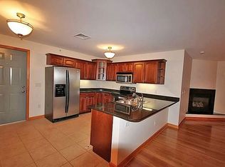 47 Maple Ave APT 7, Barrington, RI 02806