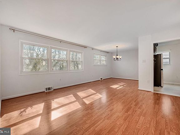 5th image of 231 Candytuft Rd