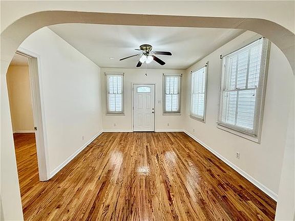 2nd image of 2433 Jonquil St