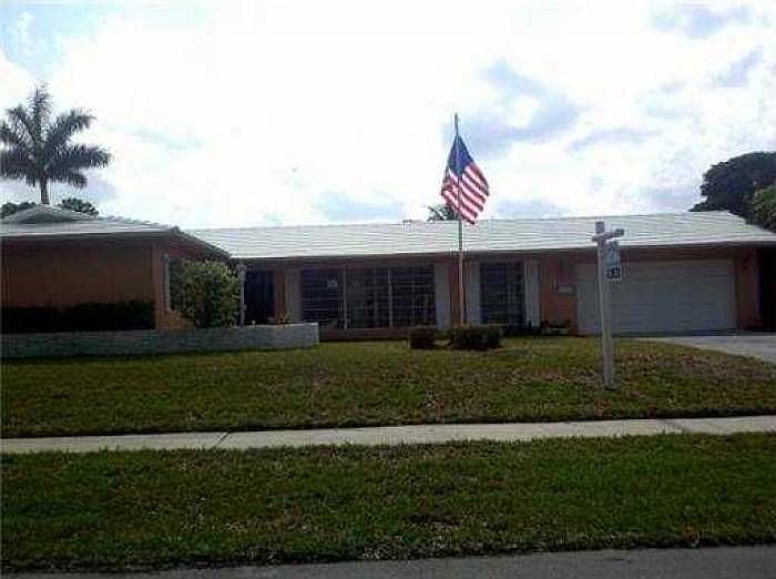 1st image of 711 E Plantation Cir