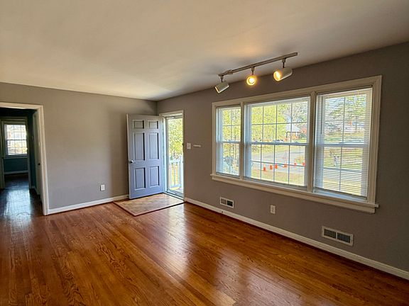 5th image of 9023 Farmington Dr