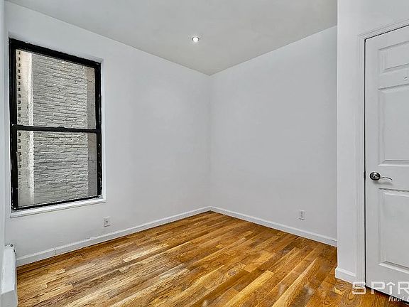 4th image of 204 W 108th St APT 4