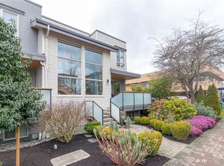 9710 5th St, Sidney, BC