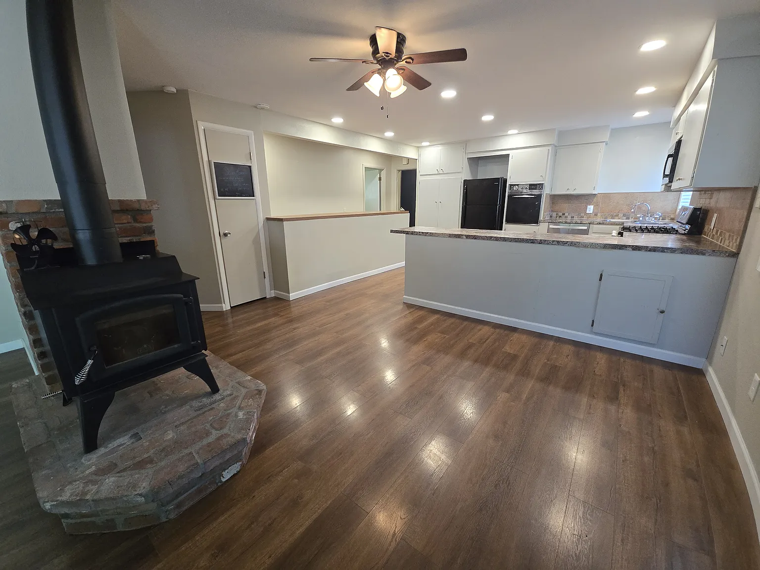 4 bed, 2915 sqft, $3,500 — Photo 4